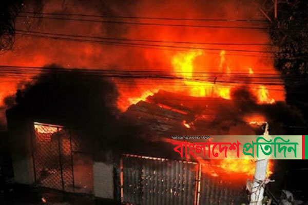 চট্টগ্রামে পৃথক অগ্নিকাণ্ডে পুড়ে গেছে দোকান-বসতঘর