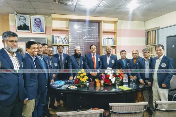 ১ দিনের অনুষ্ঠানের জন্য সোয়া লাখ টাকার ব্লেজার! 
