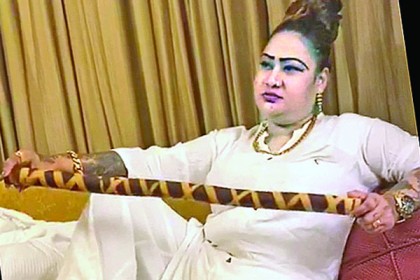 যে কৌশলে ব্লাকমেইল করতেন পাপিয়া ও তার স্বামী