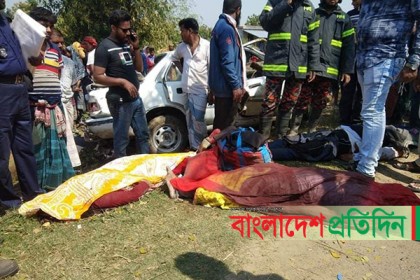 রাজশাহীতে গাছের সাথে প্রাইভেটকারের ধাক্কা, নিহত ৭