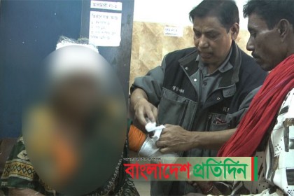 ভিক্ষা চাওয়ায় নাটোরে বৃদ্ধাকে শারীরিক নির্যাতন