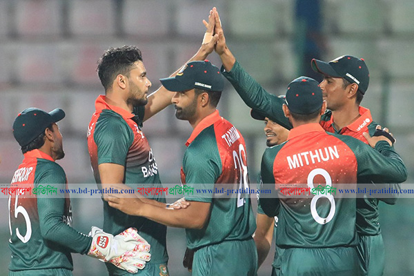 ইমরান খান ও ওয়াসিম আকরামদের পাশে নাম লেখালেন মাশরাফি
