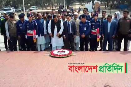 স্বরাষ্ট্রমন্ত্রীর মুজিবনগর স্মৃতিসৌধে পুস্পমাল্য অর্পণ