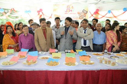 ইবিতে বর্ণিল পিঠা উৎসব