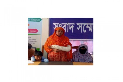 নিরাপত্তা চেয়ে নাটোরে প্রাক্তন স্বামীর বিরুদ্ধে সংবাদ সম্মেলন