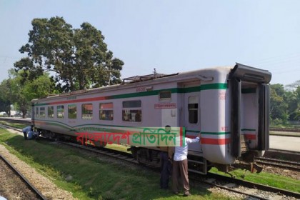 লাকসামে ট্রেনে আগুন, অল্পের জন্য প্রাণ রক্ষা শতাধিক যাত্রীর