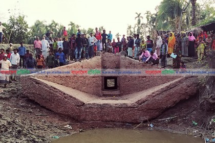 বড়পরি এলাকায় সুইচ গেটের দাবিতে মোরলগঞ্জে বিক্ষোভ 
