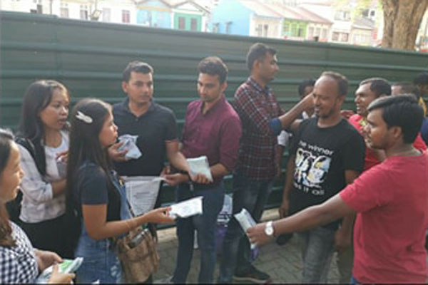 সিঙ্গাপুরে করোনা প্রতিরোধে প্রবাসীদের মাঝে সুরক্ষা সামগ্রী বিতরণ