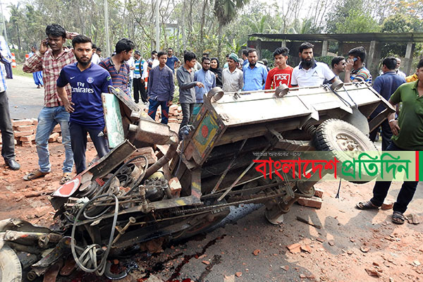 মাগুরায় সড়ক দুর্ঘটনায় নিহত, প্রতিবাদে সড়ক অবরোধ