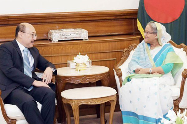 প্রধানমন্ত্রীর সঙ্গে শ্রীংলার সৌজন্য সাক্ষাৎ