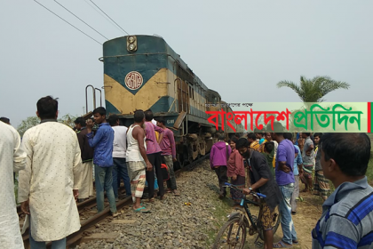 নাটোরে দুই ঘণ্টা পর ট্রেন চলাচল স্বাভাবিক