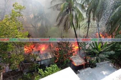 বরিশালে আগুনে পুড়ে গেল ২০টি বসতঘর