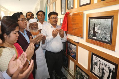 নোয়াখালীতে স্মৃতিপটে বঙ্গবন্ধু ও চেতনায় ৭১ ফটোগ্যালারি উদ্বোধন