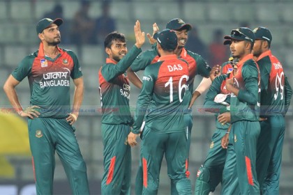টাইগারদের বোলিংয়ে দিশেহারা জিম্বাবুয়ে