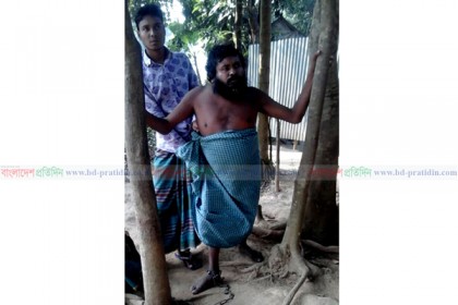 ১৫ বছর ধরে শিকলে বাঁধা শুক্কুর আলীর জীবন!