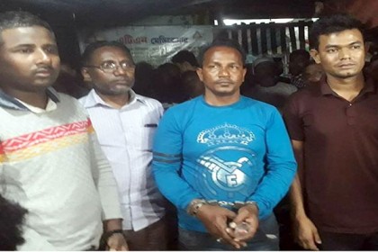 কলাপাড়ায় ইয়াবাসহ পুলিশের কথিত সোর্স আটক
