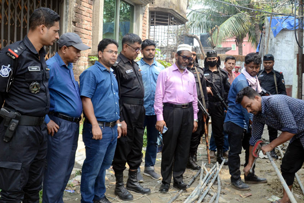 সিদ্ধিরগঞ্জে অবৈধ গ্যাস সংযোগ বিচ্ছিন্ন, গ্রেফতার ২