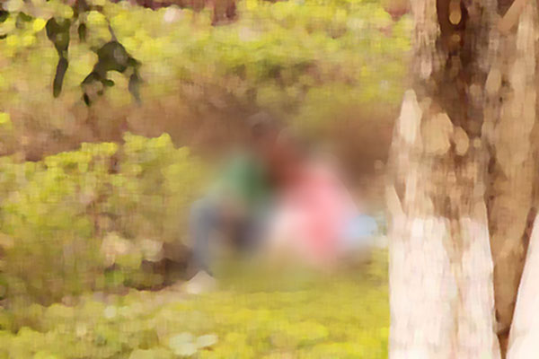 গাজীপুরে তরুণীসহ হাতেনাতে ধরা পড়লেন বৃদ্ধ, অতঃপর..!