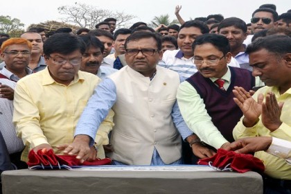 নাটোরের নর্থ বেঙ্গল চিনিকলে বঙ্গবন্ধু চত্বরের উদ্বোধন