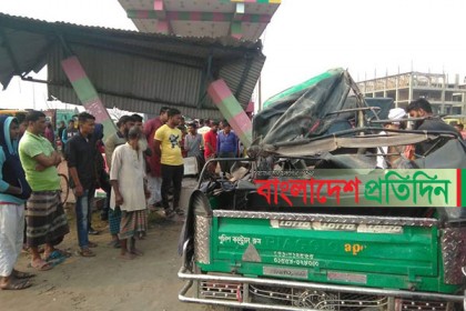 ফিলিং স্টেশনে দাঁড়িয়ে থাকা সিএনজিকে বাসের ধাক্কা, নিহত ১