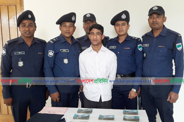 কোটচাঁদপুরে আড়াই লাখ টাকাসহ ছিনতাইকারী আটক