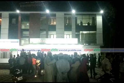 ভুল চিকিৎসায় রোগী মৃত্যুর অভিযোগে স্বজনদের বিক্ষোভ, হাসপাতালে ভাঙচুর