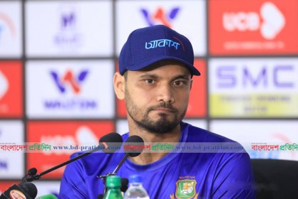 অধিনায়কত্ব ছাড়লেন মাশরাফি