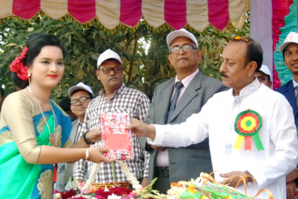 'লেখাপড়ার পাশাপাশি খেলাধুলা করতে হবে'