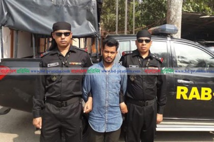 সেই কিশোরীকে ৬ বন্ধুকে নিয়ে ধর্ষণের মামলায় যুবক গ্রেফতার
