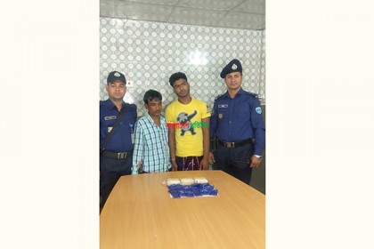 শরীরে চার ও খড়ের স্তুপে ছয় হাজার ইয়াবা