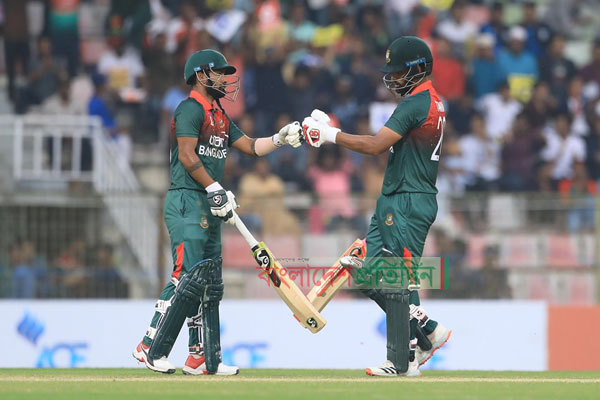 অধিনায়ক মাশরাফির 'বিদায়ী' ম্যাচে টস হেরে ব্যাটিংয়ে বাংলাদেশ