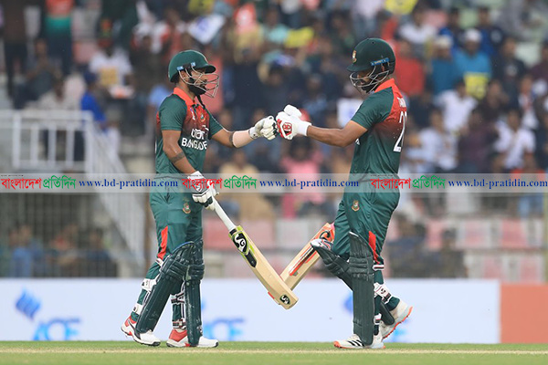 বৃষ্টি বাগড়া: কমে গেল ওভার