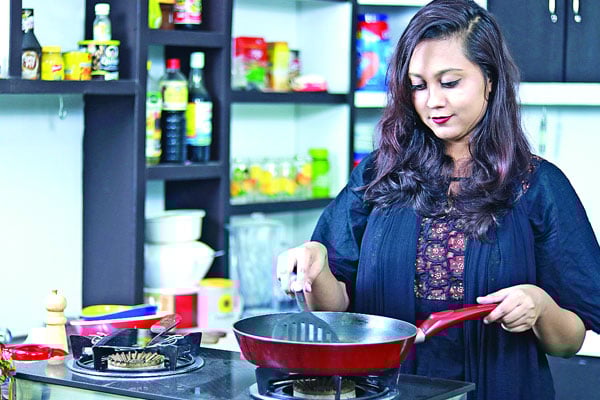 রান্নাঘরেও সুরক্ষিত ত্বক
