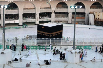 খুলে দেওয়া হল মসজিদ আল-হারাম ও মসজিদে নববী