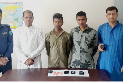 সিদ্ধিরগঞ্জে ইয়াবাসহ পিতা-পুত্র গ্রেফতার