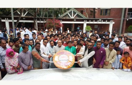 বঙ্গবন্ধুর সমাধিতে পুষ্পস্তবক অর্পণের মধ্য দিয়ে ববির মুজিববর্ষ উদযাপনের সূচনা