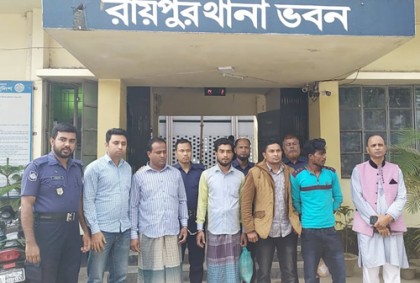 রায়পুরে মাদক বিক্রেতাসহ আটক ৫