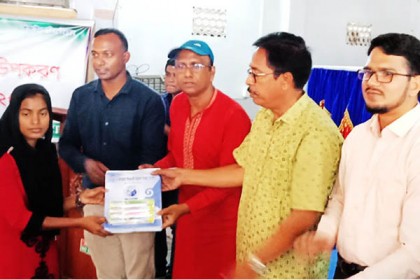 শেরপুরে শিক্ষার্থীদের মাঝে শিক্ষা উপকরণ বিতরণ