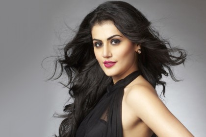 ‘থাপ্পড়’ নিয়ে পরিচালকের প্রশ্ন, জবাবে যা বললেন তাপসী