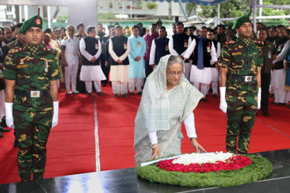 ঐতিহাসিক ৭ মার্চ, বঙ্গবন্ধুর প্রতিকৃতিতে প্রধানমন্ত্রীর শ্রদ্ধা