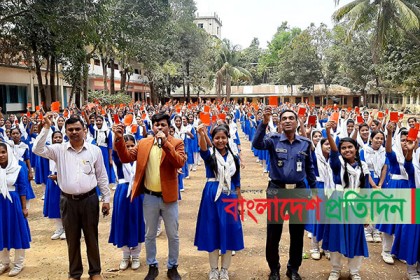 কক্সবাজারে ধর্ষণ-বাল্যবিয়েকে লাল কার্ড দেখাল ৭শ' শিক্ষার্থী
