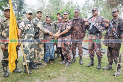 মানসিক ভারসাম্যহীন বাংলাদেশি যুবককে ফেরত দিলো বিএসএফ