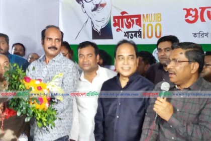 পৌর মেয়র মিন্টুকে বরণ করলো পাবনা জেলা আওয়ামী লীগ 