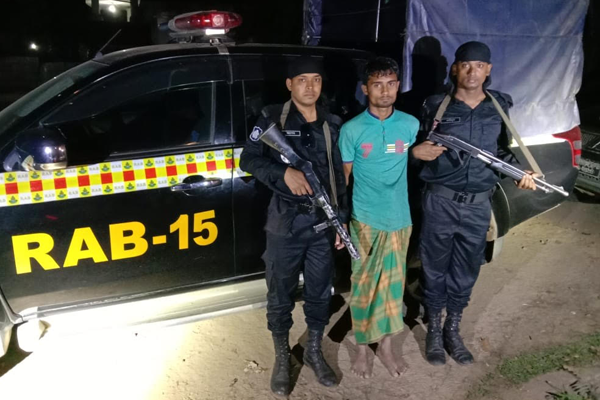 কক্সবাজারে ইয়াবাসহ রোহিঙ্গা আটক 