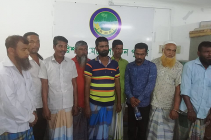 বরিশালে পুলিশের পৃথক অভিযানে ৯ দালাল আটক


