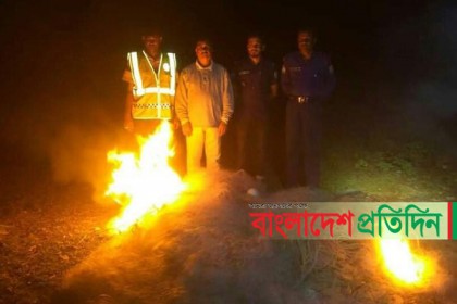 টেকনাফে ৫ হাজার মিটার কারেন্ট জাল পুড়িয়ে ধ্বংস