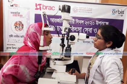 দিনাজপুরে নারী দিবসে ১০০ নারীকে বিনামূল্যে চোখের চিকিৎসা ও চশমা প্রদান