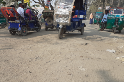 গৌরিপুর-হোমনা সড়ক, দুই কিলোমিটার সড়কের দুর্ভোগে ছয় উপজেলার যাত্রীরা