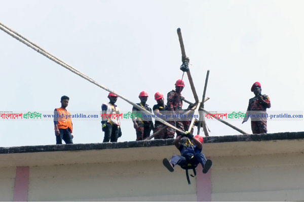 জাতীয় দুর্যোগ প্রস্ততি দিবস উপলক্ষে বরিশালে মহড়া