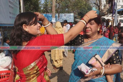 পাবনায় দোল যাত্রা ও হলি খেলা অনুষ্ঠিত